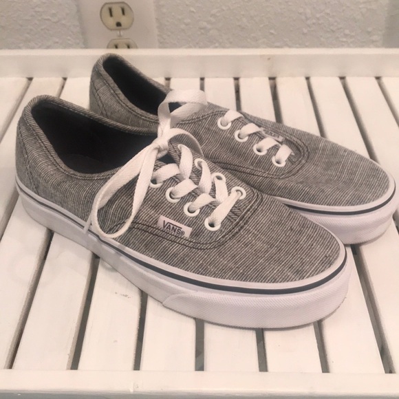 Vans brand size US men- 4.5; US women- 6.0 tie closure canvas shoes- brand new - Picture 1 of 6